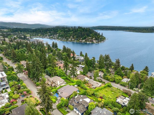 9510 Lake Washington Boulevard NE, Bellevue, WA 98004