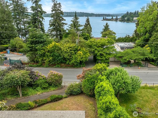 9510 Lake Washington Boulevard NE, Bellevue, WA 98004