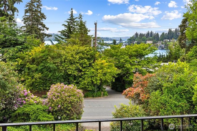 9510 Lake Washington Boulevard NE, Bellevue, WA 98004