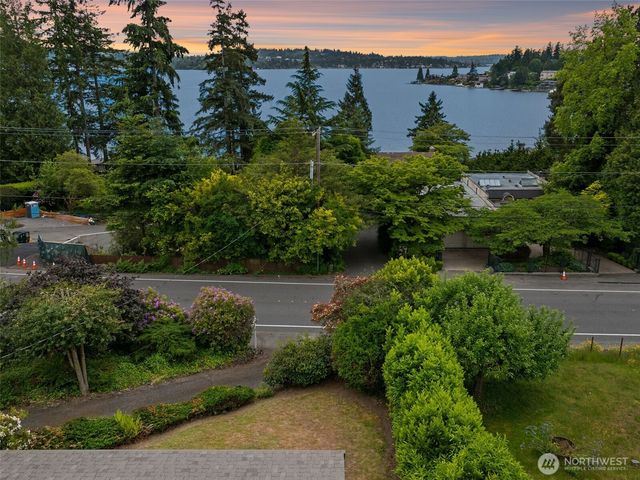 9510 Lake Washington Boulevard NE, Bellevue, WA 98004