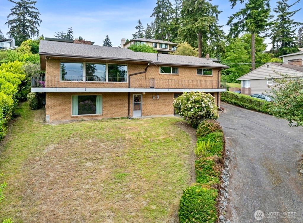 9510 Lake Washington Boulevard NE, Bellevue, WA 98004