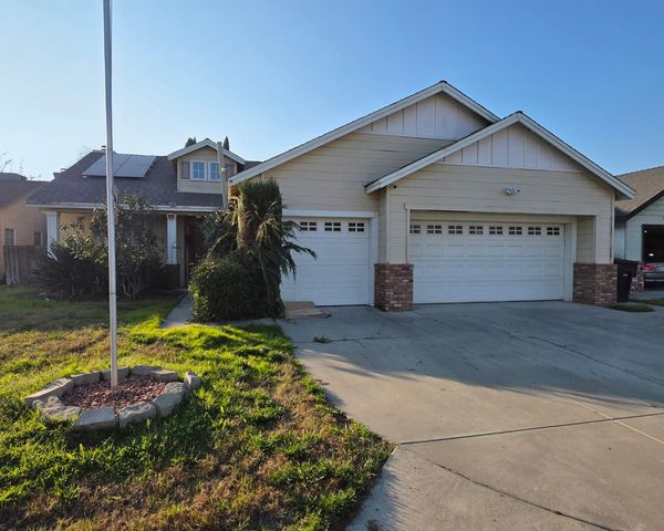 3026 Sage Court, Hanford, CA 93230