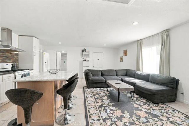 7339 Alabama Avenue, Canoga Park, CA 91303
