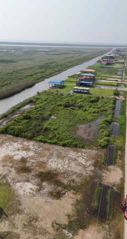 1255 Van Sant, Gilchrist, TX 77617