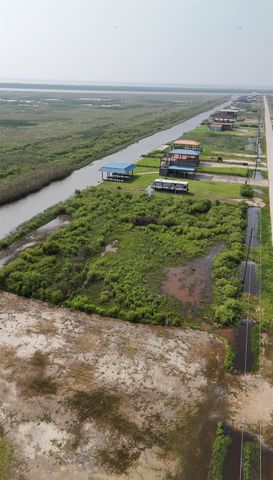 1255 Van Sant, Gilchrist, TX 77617