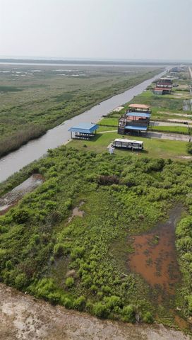 1255 Van Sant, Gilchrist, TX 77617