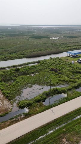 1255 Van Sant, Gilchrist, TX 77617