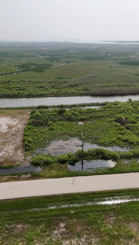 1255 Van Sant, Gilchrist, TX 77617
