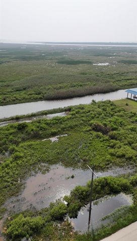 1255 Van Sant, Gilchrist, TX 77617