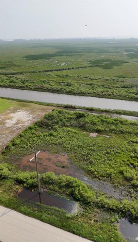 1255 Van Sant, Gilchrist, TX 77617