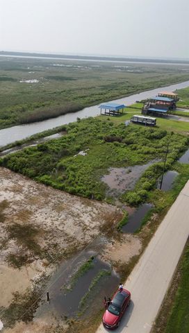 1255 Van Sant, Gilchrist, TX 77617