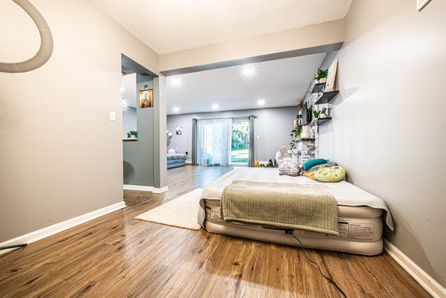 711 E FALCON Drive 101, Arlington Heights, IL 60005