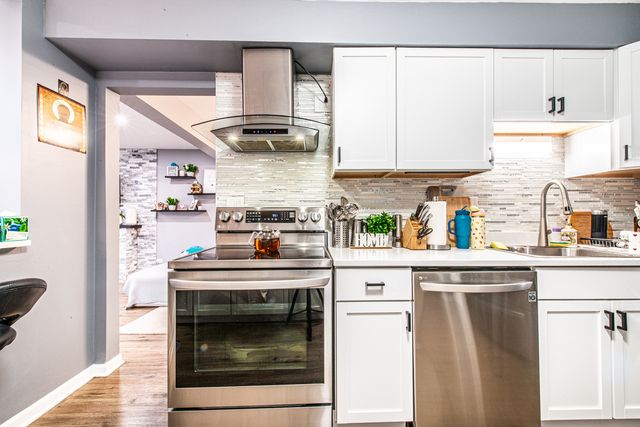 711 E FALCON Drive 101, Arlington Heights, IL 60005