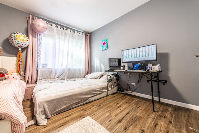 711 E FALCON Drive 101, Arlington Heights, IL 60005