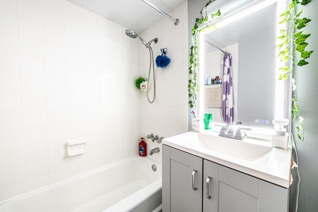 711 E FALCON Drive 101, Arlington Heights, IL 60005