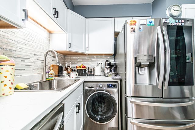 711 E FALCON Drive 101, Arlington Heights, IL 60005