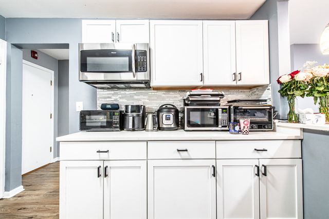 711 E FALCON Drive 101, Arlington Heights, IL 60005