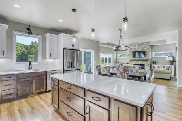 6910 2nd Street NW, Moorhead, MN 56560