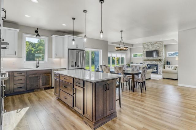 6910 2nd Street NW, Moorhead, MN 56560