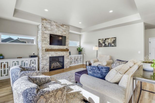 6910 2nd Street NW, Moorhead, MN 56560