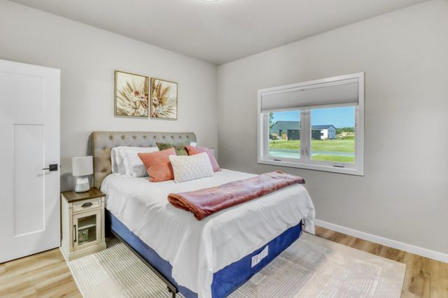 6910 2nd Street NW, Moorhead, MN 56560