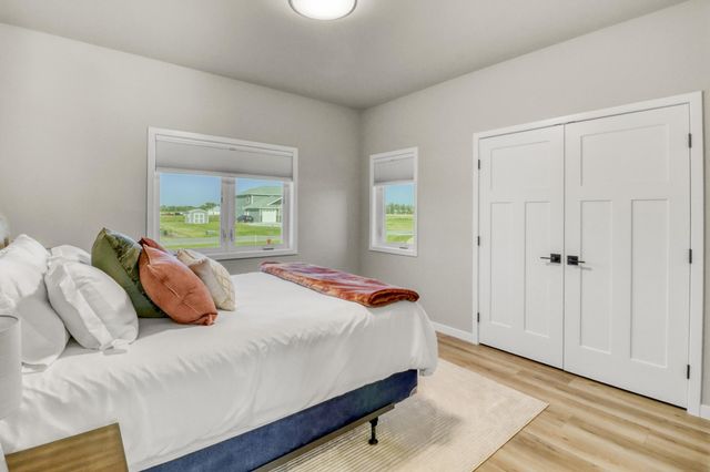 6910 2nd Street NW, Moorhead, MN 56560