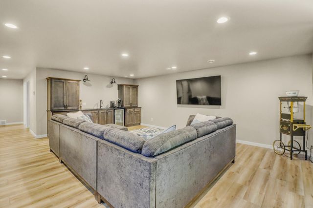 6910 2nd Street NW, Moorhead, MN 56560