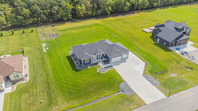 6910 2nd Street NW, Moorhead, MN 56560