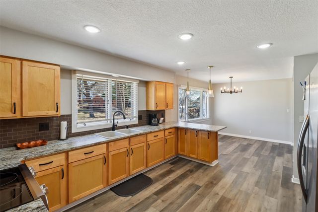 206 E 28th Street S, Newton, IA 50208