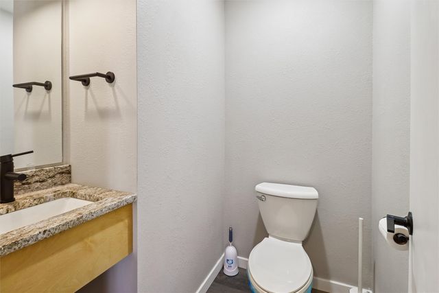 206 E 28th Street S, Newton, IA 50208