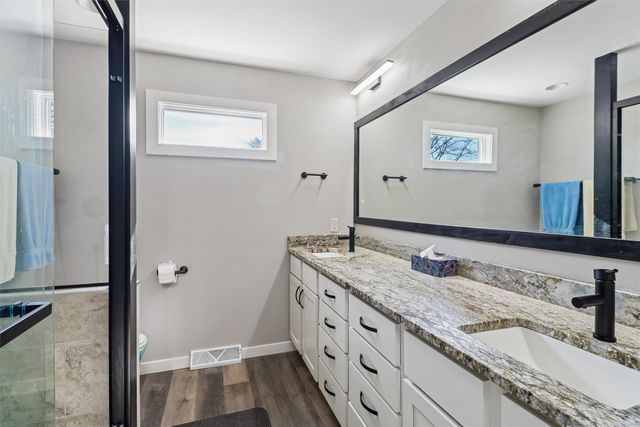 206 E 28th Street S, Newton, IA 50208