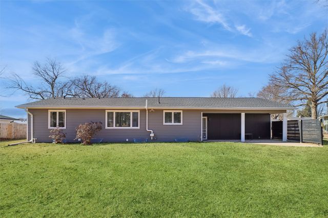 206 E 28th Street S, Newton, IA 50208