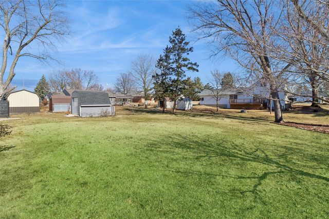 206 E 28th Street S, Newton, IA 50208