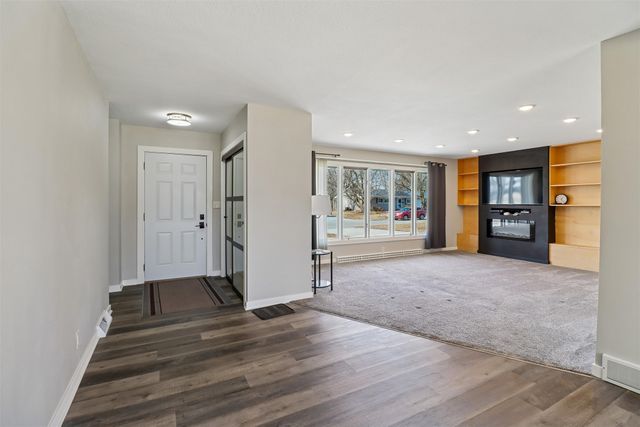 206 E 28th Street S, Newton, IA 50208