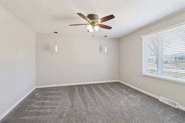 206 E 28th Street S, Newton, IA 50208