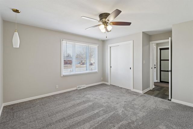 206 E 28th Street S, Newton, IA 50208