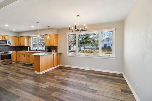 206 E 28th Street S, Newton, IA 50208