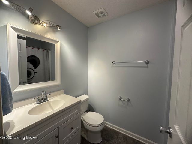 11001 Walbridge Ct, Louisville, KY 40299