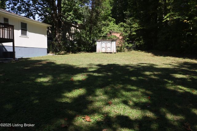 11001 Walbridge Ct, Louisville, KY 40299