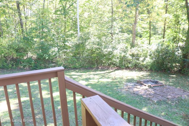11001 Walbridge Ct, Louisville, KY 40299