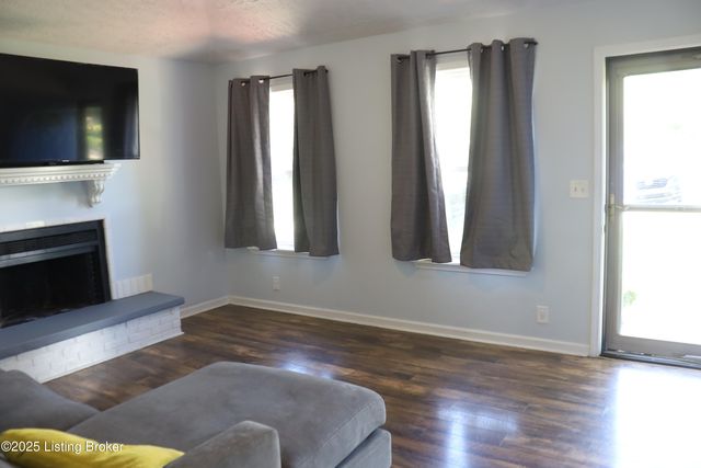 11001 Walbridge Ct, Louisville, KY 40299