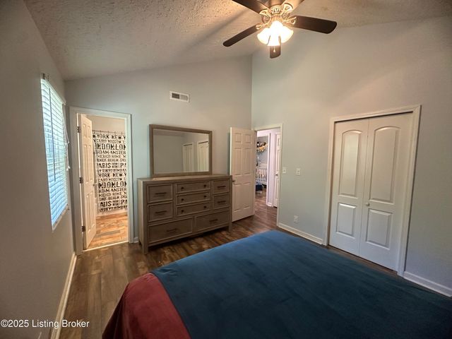 11001 Walbridge Ct, Louisville, KY 40299
