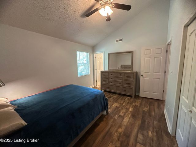 11001 Walbridge Ct, Louisville, KY 40299