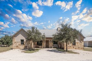 888 Tierra Linda Dr, Concan, TX 78881