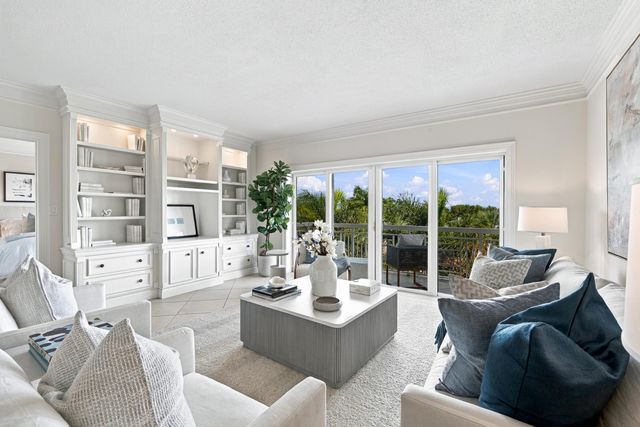 250 Bradley Place 504, Palm Beach, FL 33480