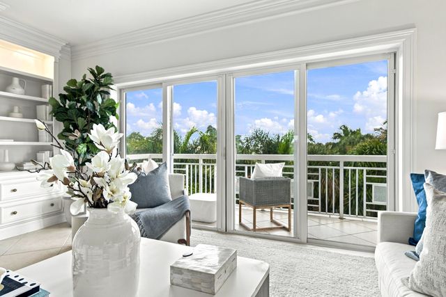 250 Bradley Place 504, Palm Beach, FL 33480