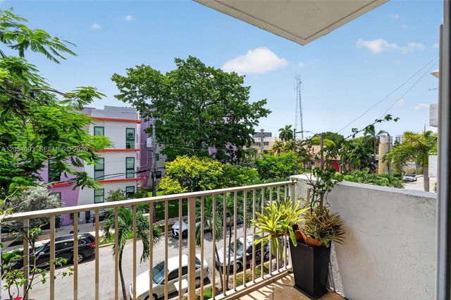 1060 NW 7th St 205, Miami, FL 33136