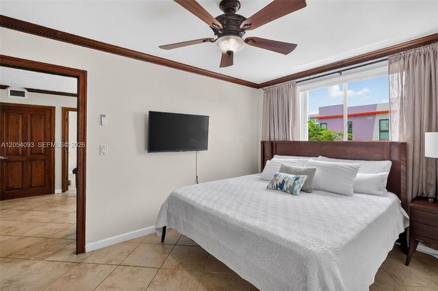 1060 NW 7th St 205, Miami, FL 33136