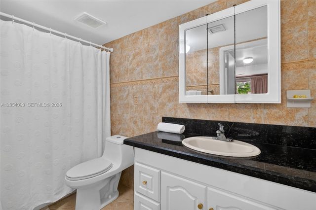1060 NW 7th St 205, Miami, FL 33136