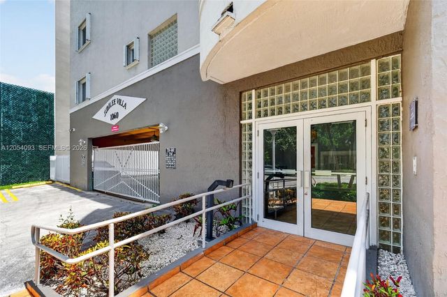 1060 NW 7th St 205, Miami, FL 33136